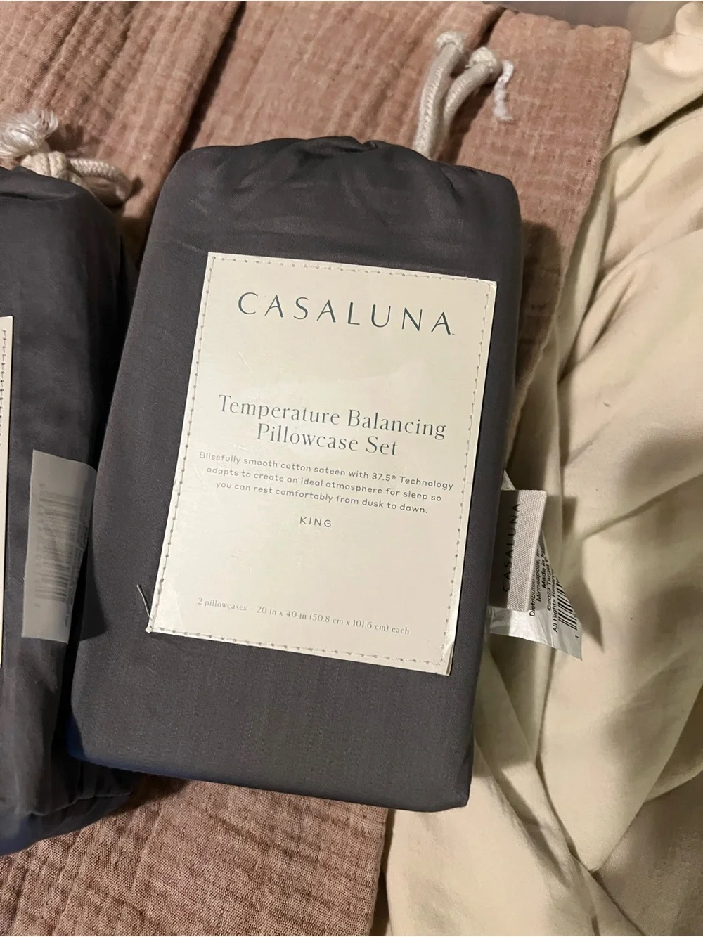 Casaluna three toiletry
